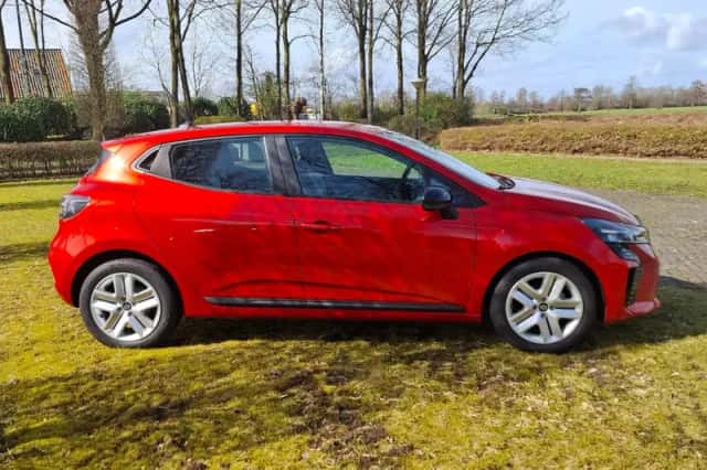 Renault Clio (2024) thumbnail 4