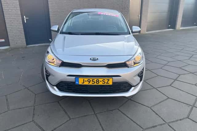 Kia Rio (2020) thumbnail 2