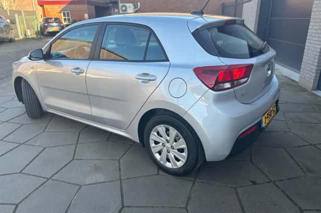 Kia Rio (2020) thumbnail 6