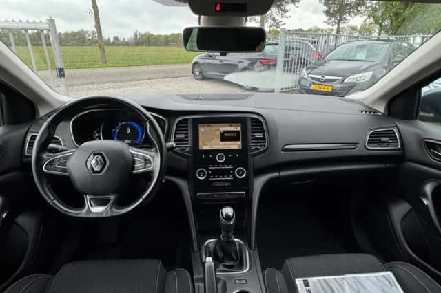 Renault Mégane (2016) thumbnail 2