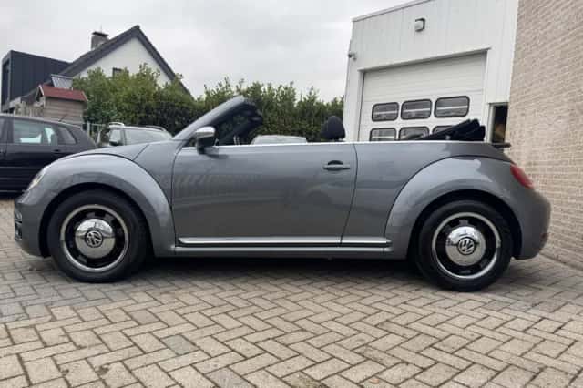 Volkswagen Beetle (2017) thumbnail 4