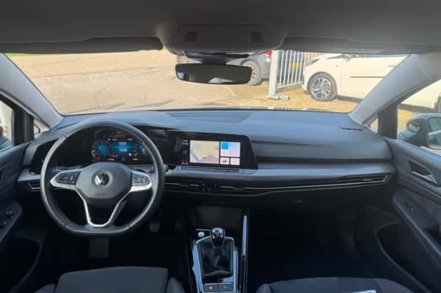 Volkswagen Golf (2022) thumbnail 2