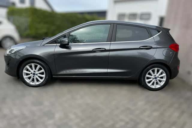 Ford Fiesta (2017) thumbnail 2