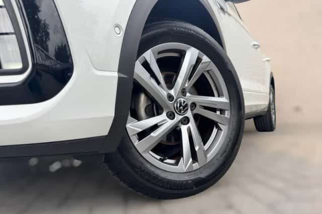 Volkswagen T-Roc (2024) thumbnail 3