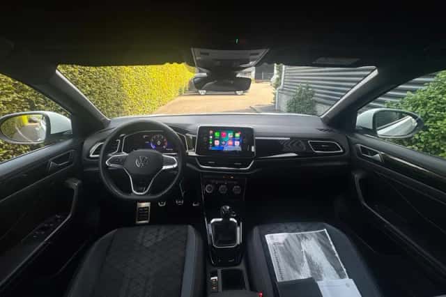 Volkswagen T-Roc (2024) thumbnail 2