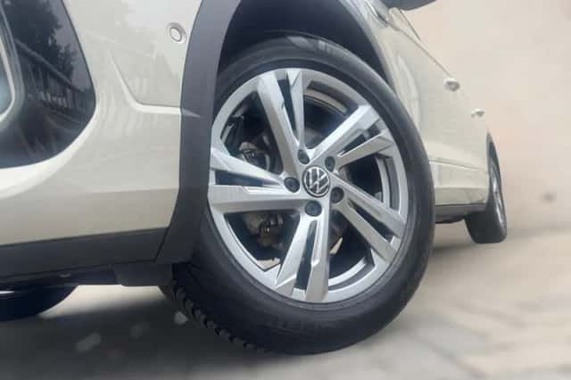 Volkswagen T-Roc (2024) thumbnail 3