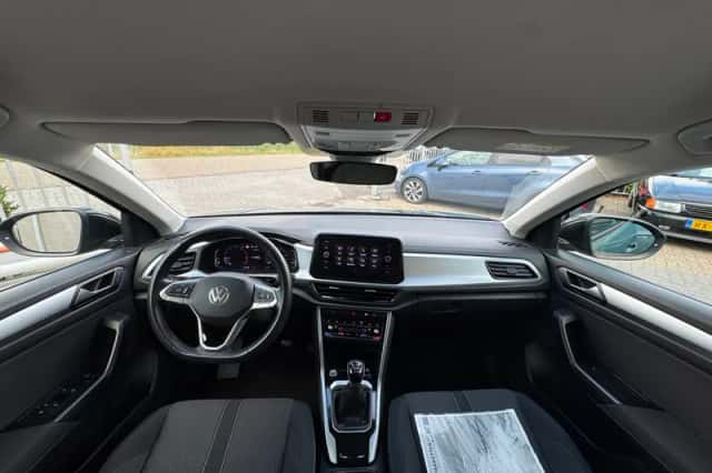 Volkswagen T-Roc (2022) thumbnail 2
