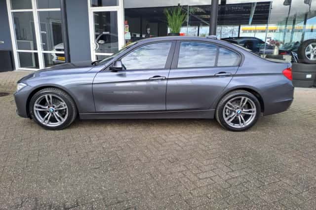BMW 3-Serie (2012) thumbnail 2