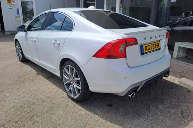 Volvo S60 (2013) thumbnail 3