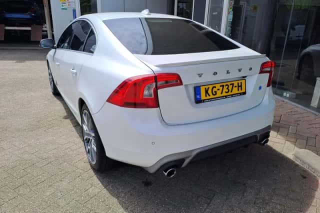 Volvo S60 (2013) thumbnail 4