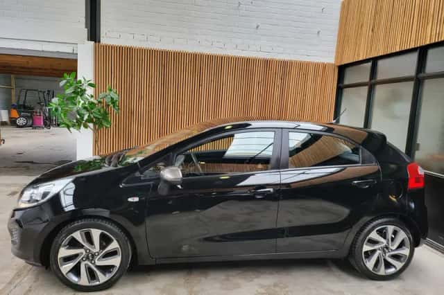 Kia Rio (2013) thumbnail 3