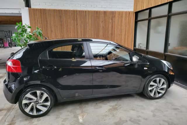 Kia Rio (2013) thumbnail 6
