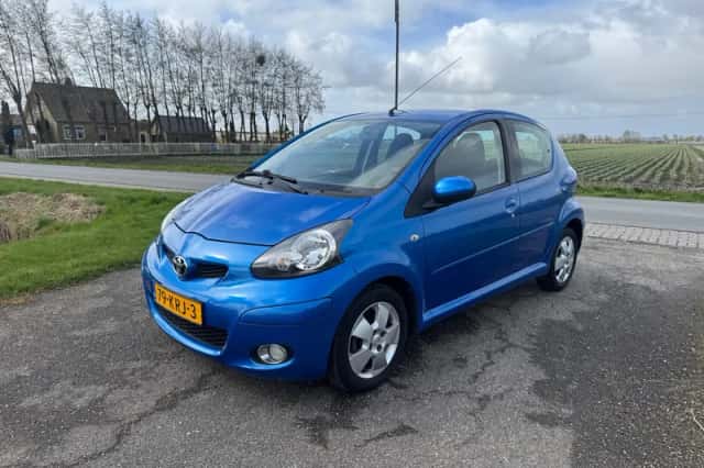 Toyota Aygo (2010) thumbnail 1