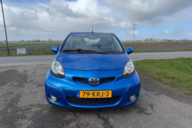 Toyota Aygo (2010) thumbnail 3