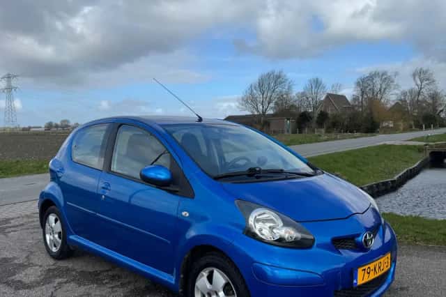 Toyota Aygo (2010) thumbnail 4