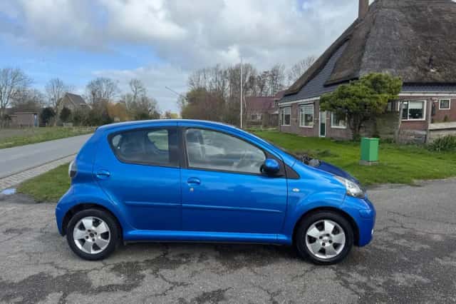 Toyota Aygo (2010) thumbnail 5