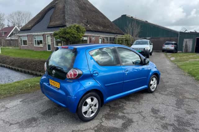 Toyota Aygo (2010) thumbnail 6