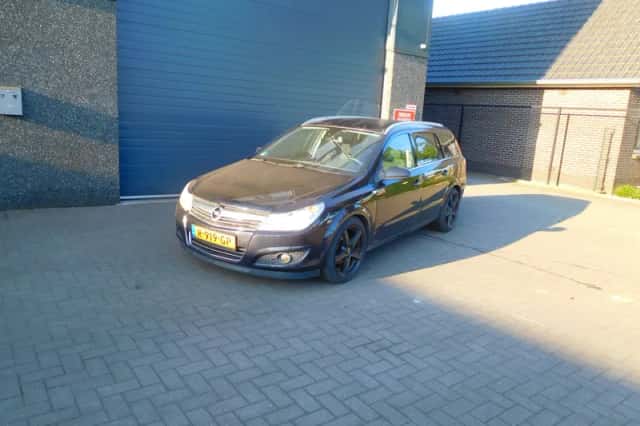 Opel Astra (2009) thumbnail 1