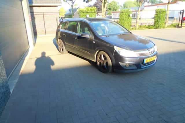 Opel Astra (2009) thumbnail 3