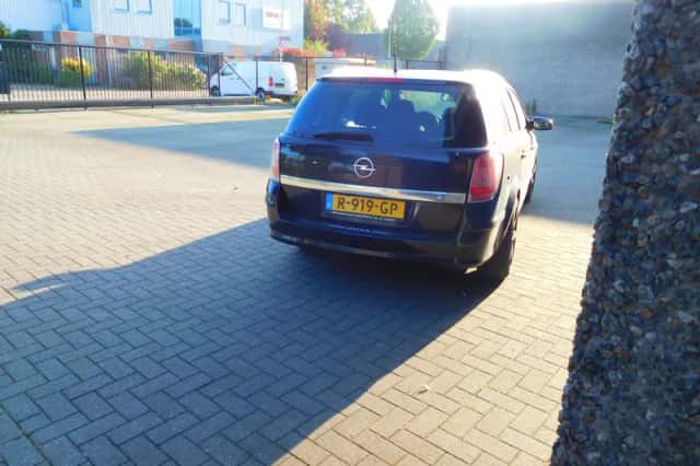 Opel Astra (2009) thumbnail 4