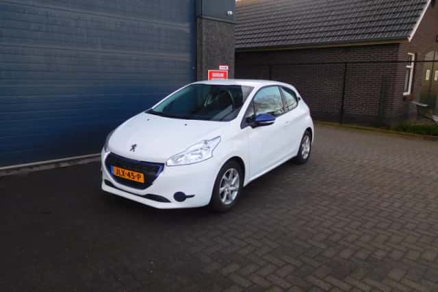 Peugeot 208 (2015) thumbnail 1