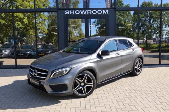 Mercedes-Benz GLA-Klasse (2016) thumbnail 1