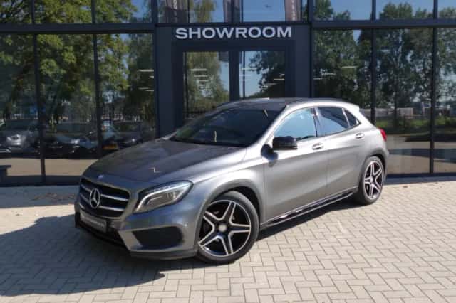 Mercedes-Benz GLA (2016) thumbnail 1