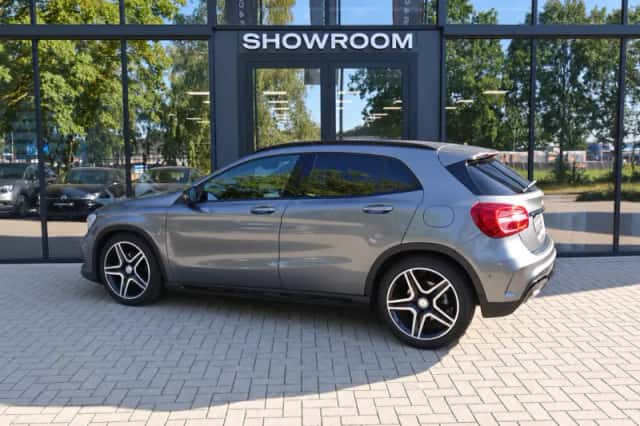 Mercedes-Benz GLA-Klasse (2016) thumbnail 2