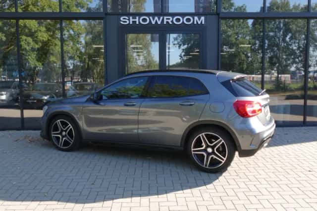 Mercedes-Benz GLA (2016) thumbnail 3