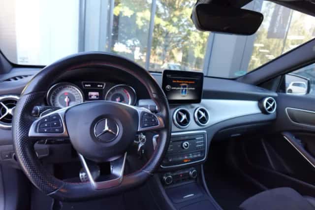 Mercedes-Benz GLA (2016) thumbnail 4