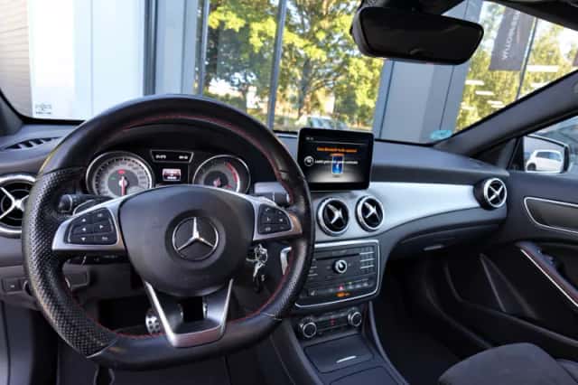 Mercedes-Benz GLA-Klasse (2016) thumbnail 5