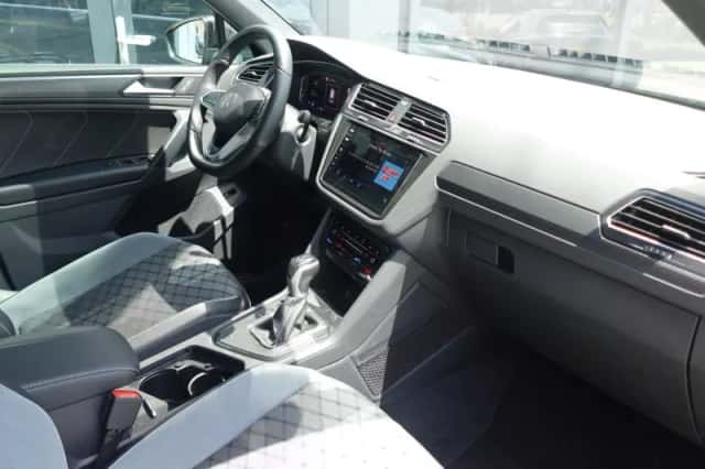 Volkswagen Tiguan (2021) thumbnail 5