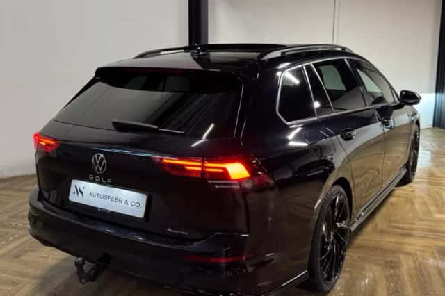 Volkswagen Golf (2023) thumbnail 2