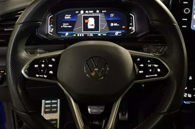 Volkswagen T-Roc (2022) thumbnail 3
