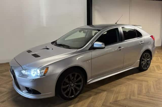 Mitsubishi Lancer (2009) thumbnail 2