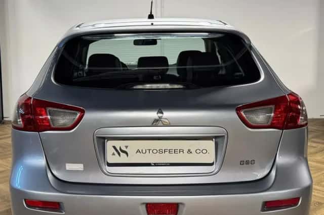Mitsubishi Lancer (2009) thumbnail 4