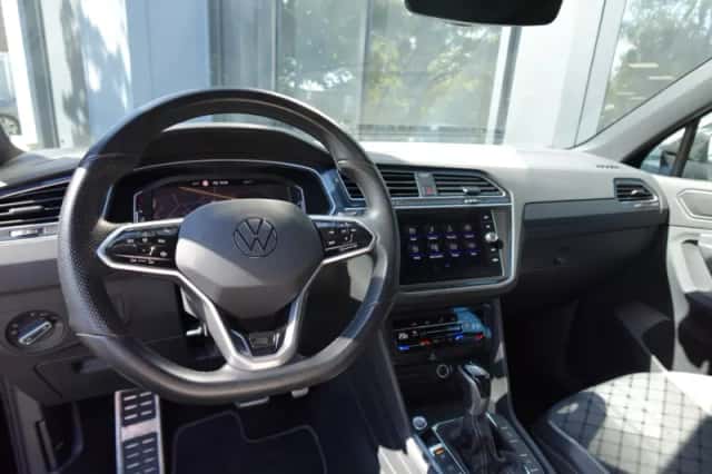 Volkswagen Tiguan (2021) thumbnail 3