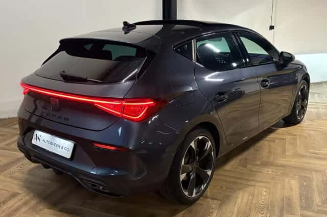 CUPRA Leon (2023) thumbnail 2
