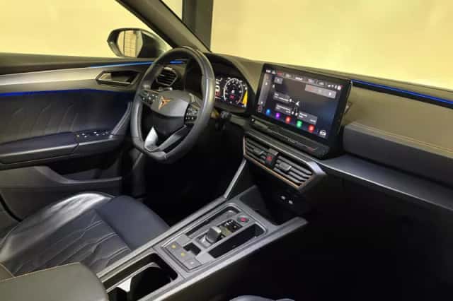 CUPRA Leon (2023) thumbnail 3