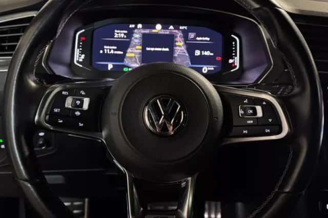 Volkswagen Tiguan (2021) thumbnail 3
