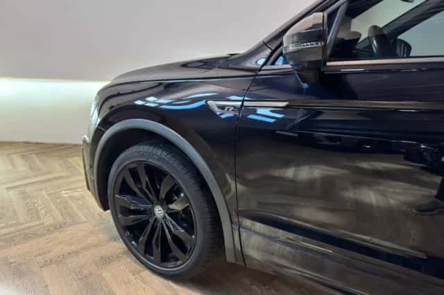 Volkswagen Tiguan (2021) thumbnail 4