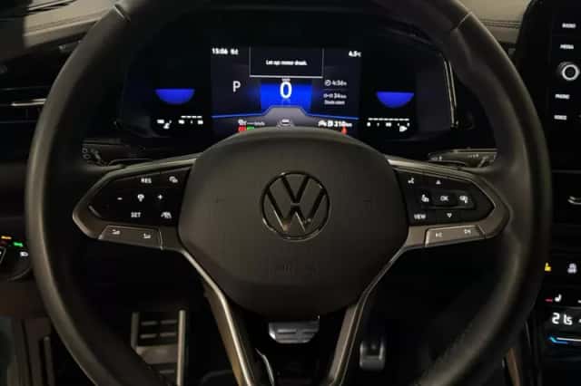 Volkswagen T-Roc (2024) thumbnail 3