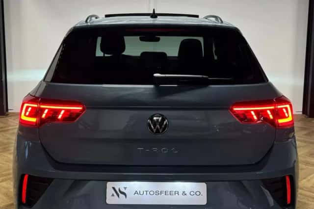 Volkswagen T-Roc (2024) thumbnail 4