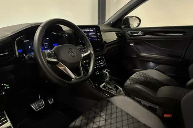 Volkswagen T-Roc (2024) thumbnail 5