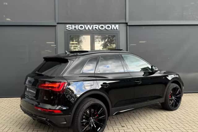 Audi Q5 (2023) thumbnail 2