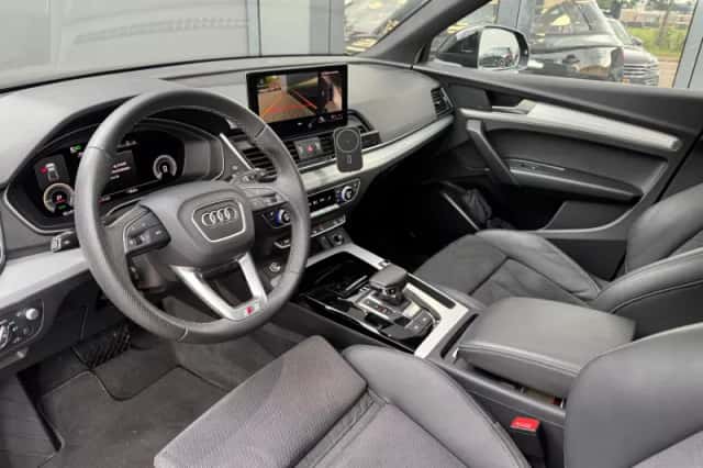 Audi Q5 (2023) thumbnail 3
