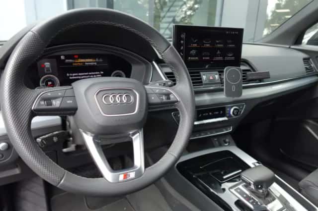 Audi Q5 (2023) thumbnail 3