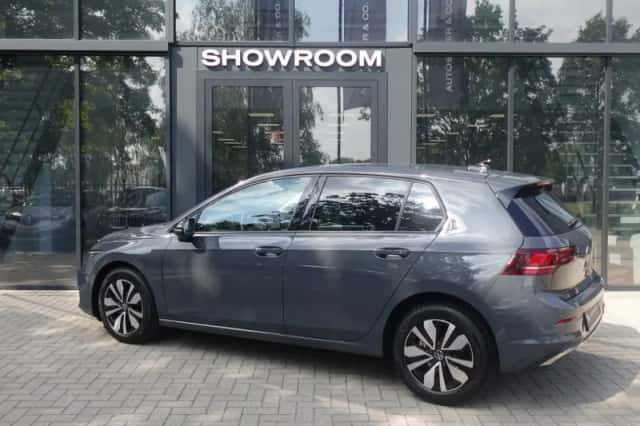 Volkswagen Golf (2025) thumbnail 2