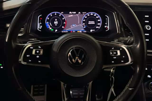 Volkswagen T-Roc (2020) thumbnail 3