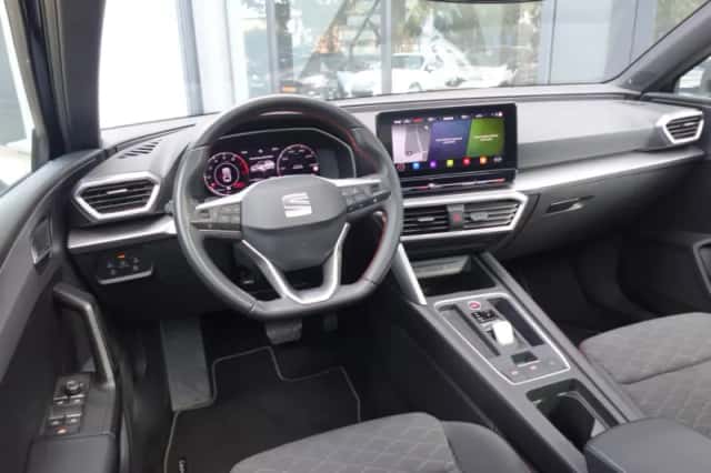 SEAT Leon (2022) thumbnail 4